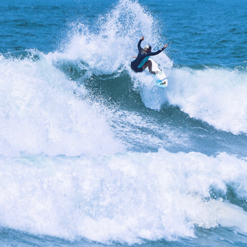 Alexa Sydney // Surfer
